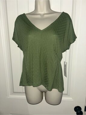 NWT 78&Sunny Relaxed V-Neck Women's Top in Matcha Sz XS